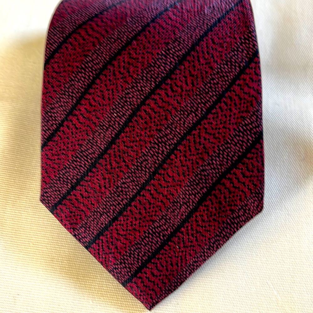 Andrew Fezza Men’s Silk Necktie. Burgundy and Navy